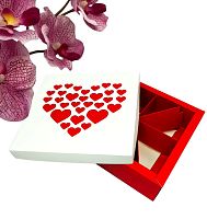 Коробка под ассорти сладостей бело-красная с сердечками 200*200*55мм (4 или 6 ячеек) 